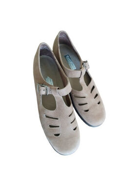 Munro American Mary Jane style suede shoes 8.5